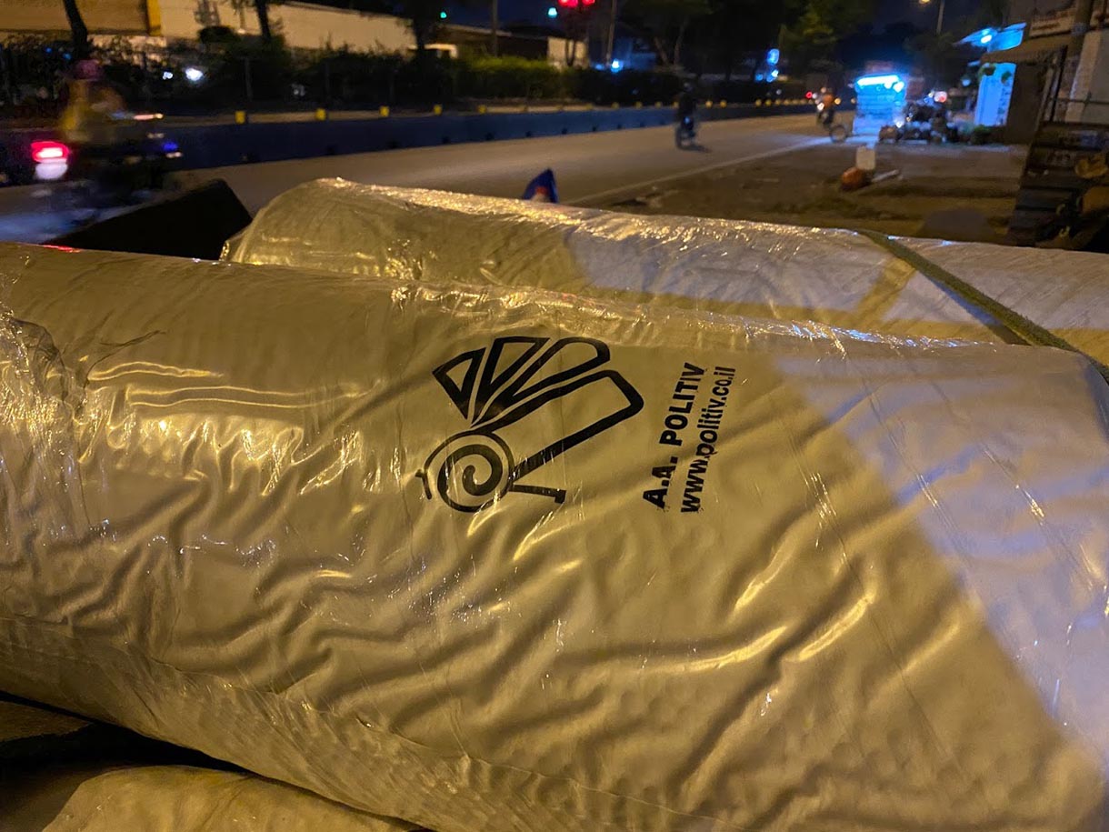 cuon mang pe phu nha kinh politiv israel