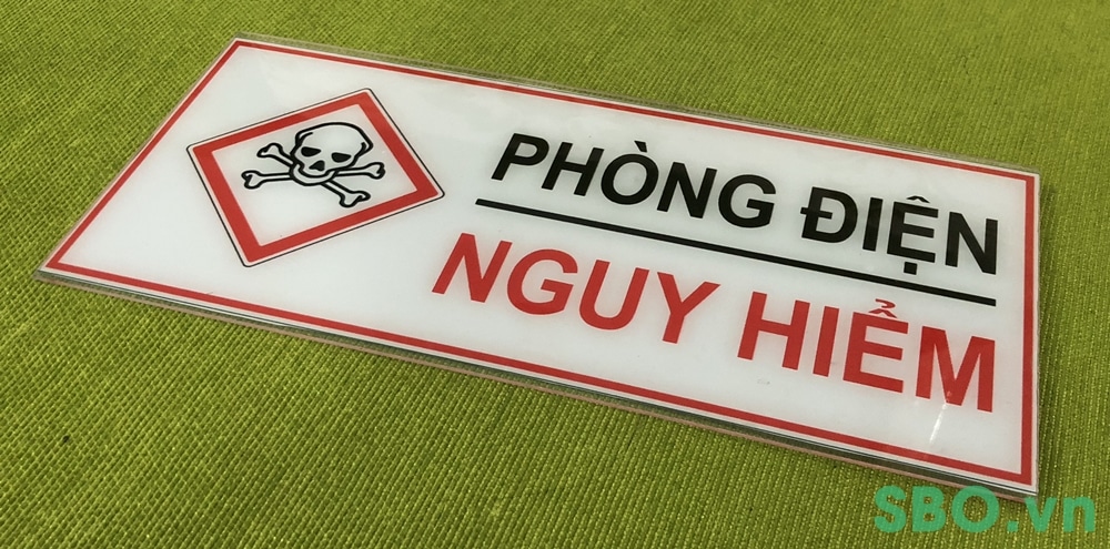Biển báo phòng điện nguy hiểm bằng nhựa mica dán decal