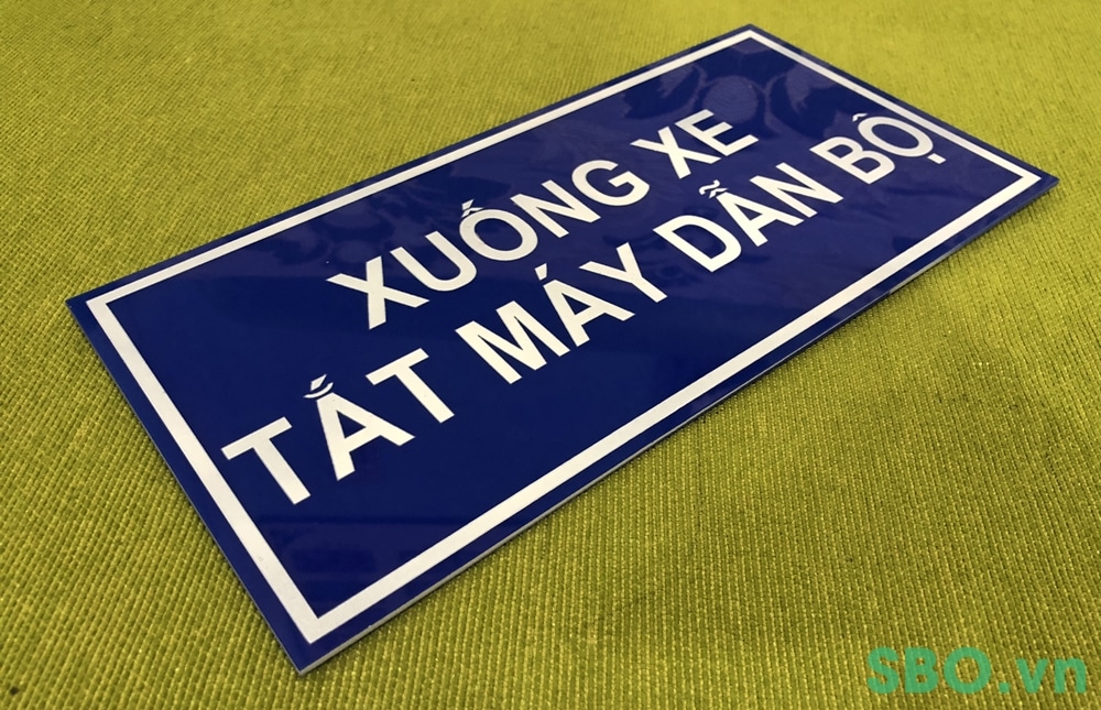Biển báo xuống xe tắt máy dẫn bộ