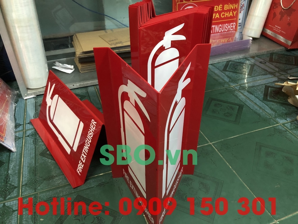 bảng nơi để bình chữa cháy tam giác gắn tường