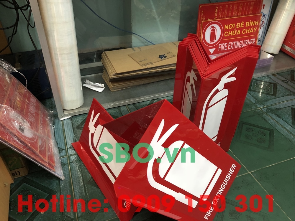 bảng nơi để bình chữa cháy tam uốn góc giác gắn tường