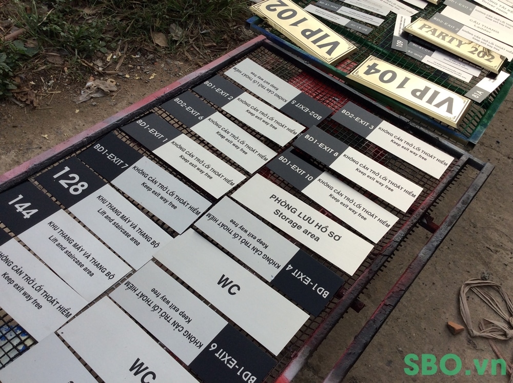 gia công bảng chỉ dẫn theo yêu cầu tại tphcm