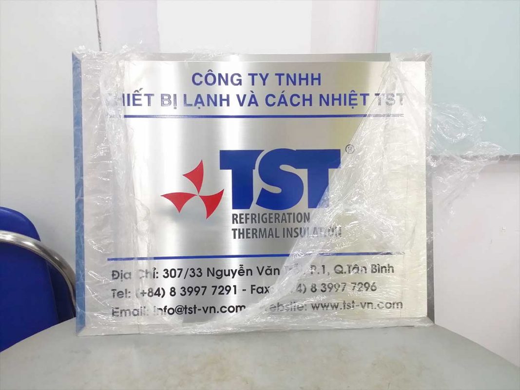 Bảng hiệu quảng cáo bằng inox ăn mòn