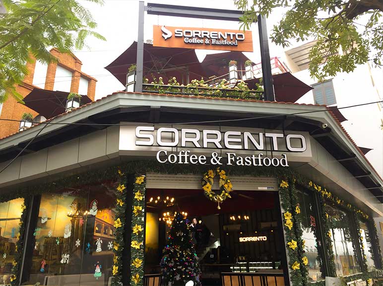 Bảng hiệu gỗ kết hợp mica và inox cao cấp