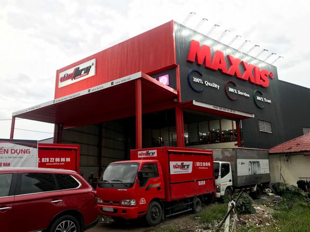 Bảng hiệu pano quảng cáo tôn ốp chữ nổi quảng cáo chuỗi đại lý lốp xe