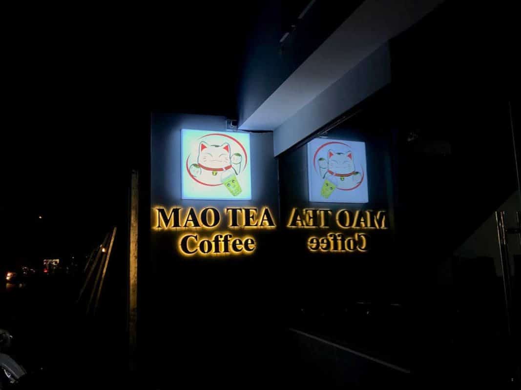 Bảng hiệu quán trà sữa MAO TEA coffee