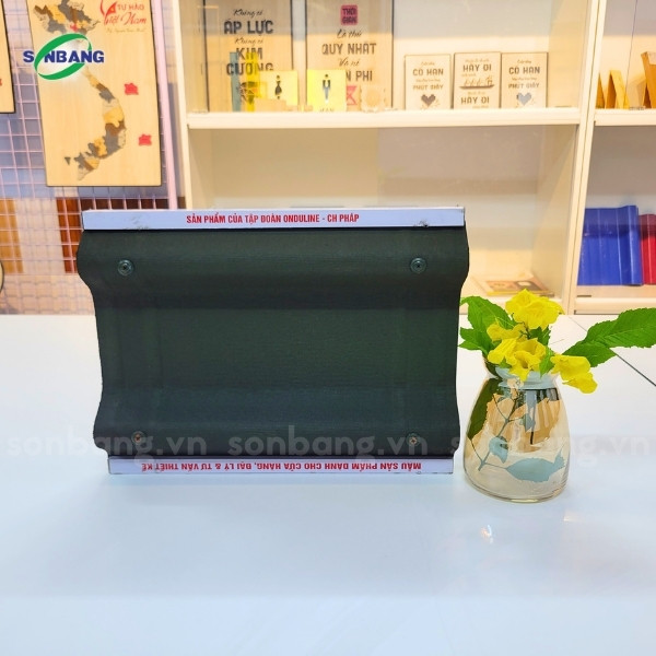 Ngói lợp nhà Onduvilla được gia cố bằng đinh chuyên dụng