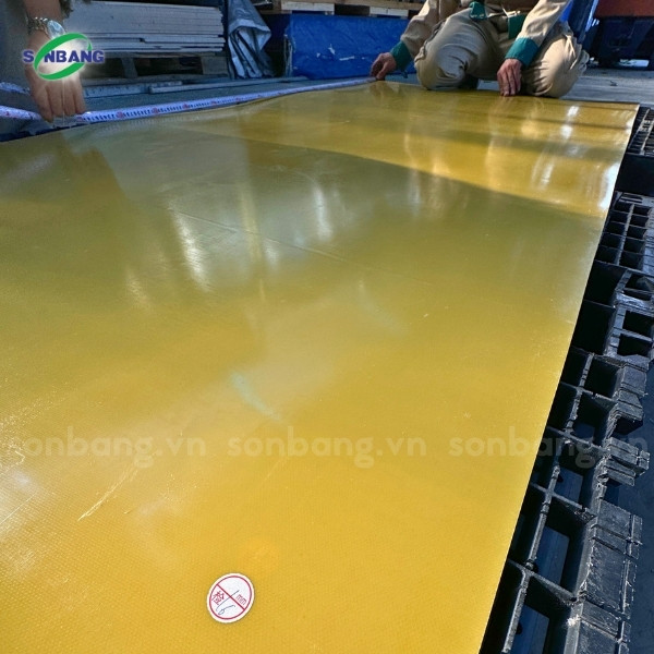 phip thuy tinh vang 7 Đảm bảo gia công tấm phíp vàng đúng kỹ thuật