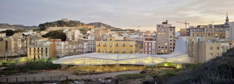 Mặt tiền bằng polycarbonate tại Thermomass