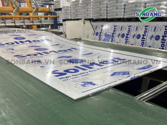 Nhà máy sản xuất tấm polycarbonate đặc solmart của Sơn Băng