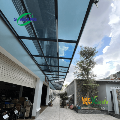 Tấm Polycarbonate đặc 8mm màu xám khói lợp mái che