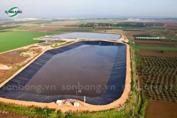 Lót hồ chứa nước bằng bạt HDPE ở những vùng khô hạn