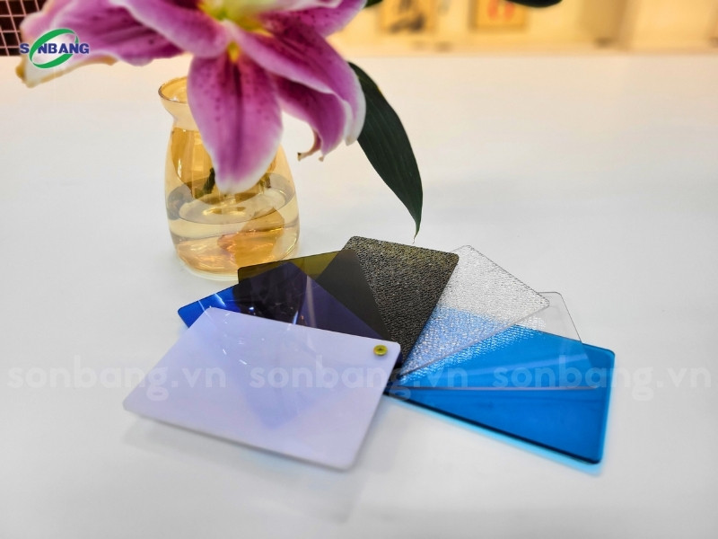 Tấm polycarbonate đặc ruột thương hiệu SolMart