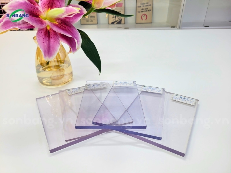 Tấm lấy sáng poly đặc ruột trong suốt SolMart