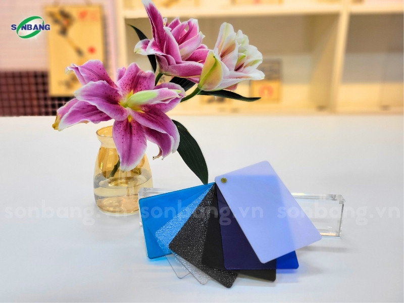 Giá tấm nhựa polycarbonate đặc SolMart chất lượng cao