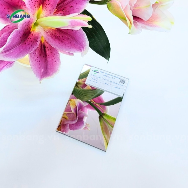 Thi công và sử dụng tấm mica gương đúng cách