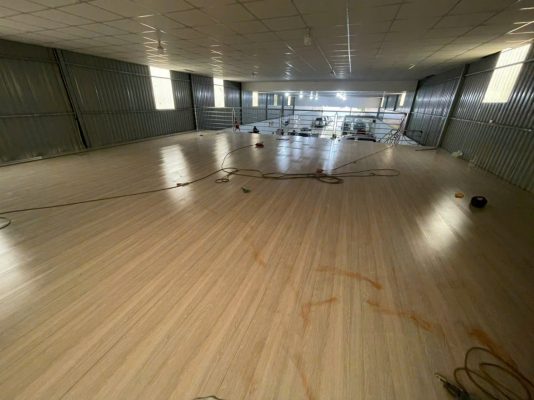 Thi công nâng tầng bằng tấm sàn nhựa chịu lực cho doanh nghiệp