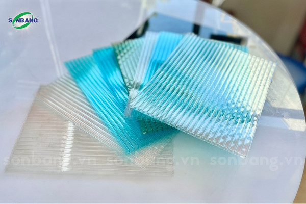 Tấm lợp lấy sáng rỗng ruột Polycarbonate