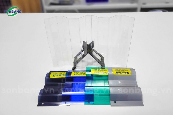 Tôn nhựa lợp mái lấy sáng