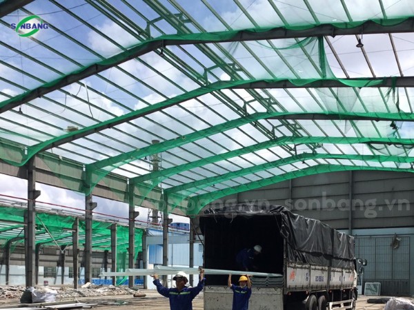 Thi công tấm lợp lấy sáng cho nhà xưởng