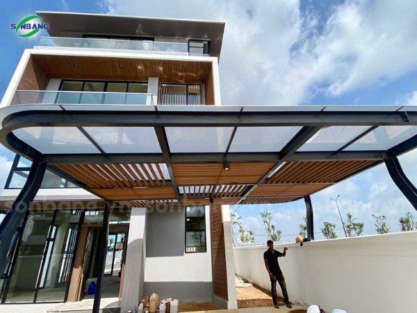 Thi công mái hiên nhà bằng tấm lợp lấy sáng