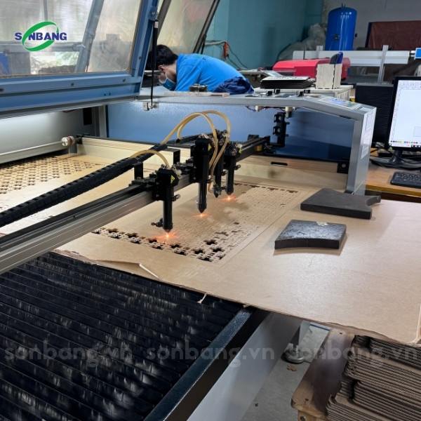 Sơn Băng cung cấp dịch vụ gia công mica Đài Loan theo nhu cầu