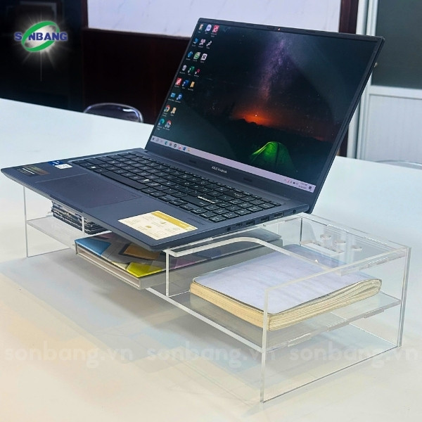 Giá đỡ laptop được làm từ tấm mica Đài Loan