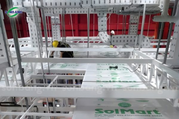 Dự án thi công tấm poly đặc SolMart 3mm màu trong cho 551m2