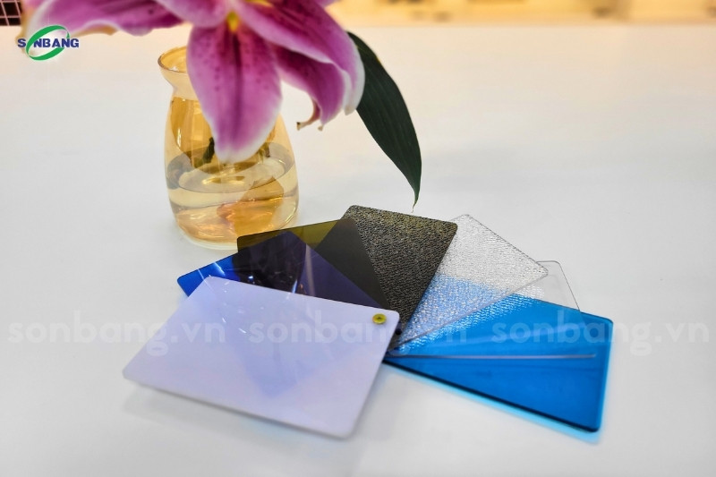 Tấm poly đặc ruột lấy sáng với độ bền vượt trội