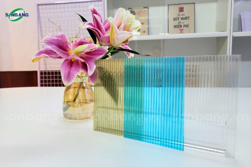 Tấm polycarbonate rỗng lấy sáng cho công trình