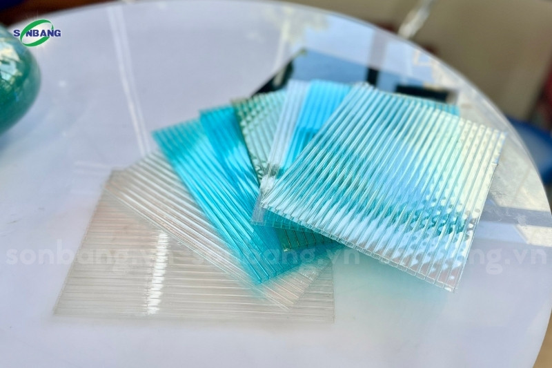 Tấm polycarbonate rỗng với đa dạng màu sắc
