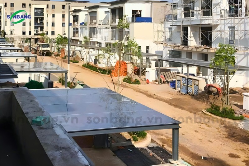 8000m2 mai che polycarbonate dac swanbay 5 Tấm Polycarbonate đặc ruột màu trà lấy sáng thông minh