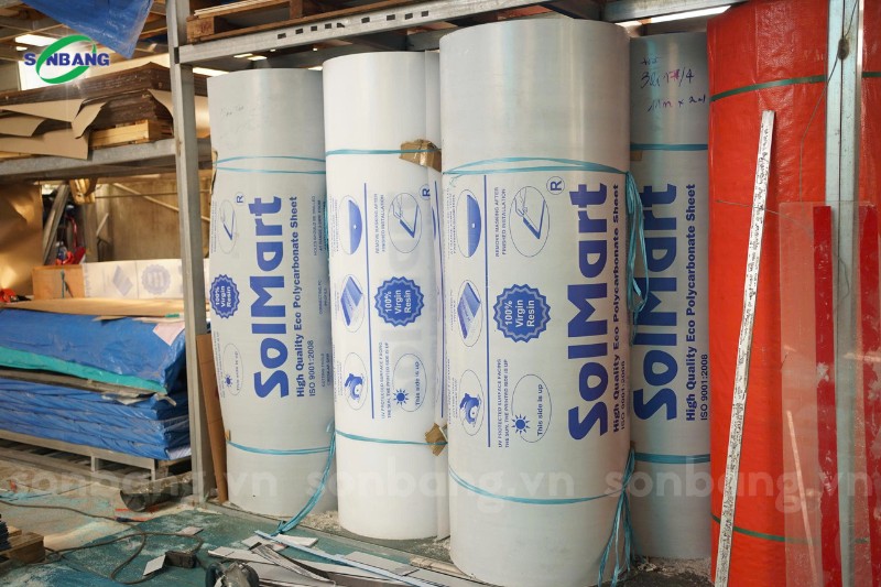 8000m2 mai che polycarbonate dac swanbay 9 Tấm Polycarbonate SolMart luôn sẵn hàng tại kho Sơn Băng