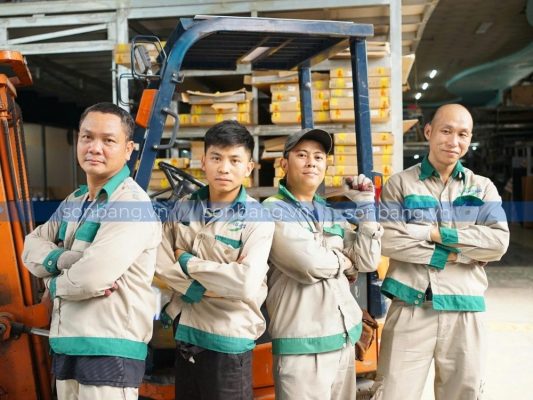 cung ca heo ha long 4 Đội ngũ nhân viên kho tại Sơn Băng