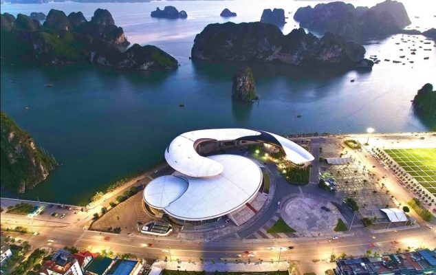 cung ca heo ha long 8 Vị trí Cung cá heo Hạ Long nằm sát bờ Vịnh Hạ Long