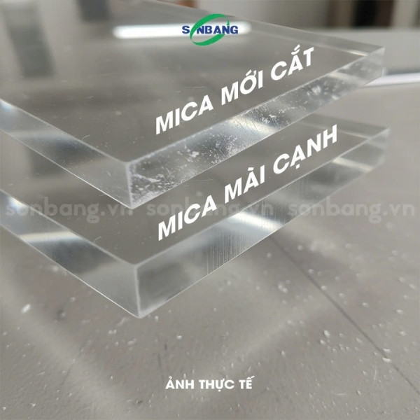 Tấm mica trước và sau khi được mài cạnh