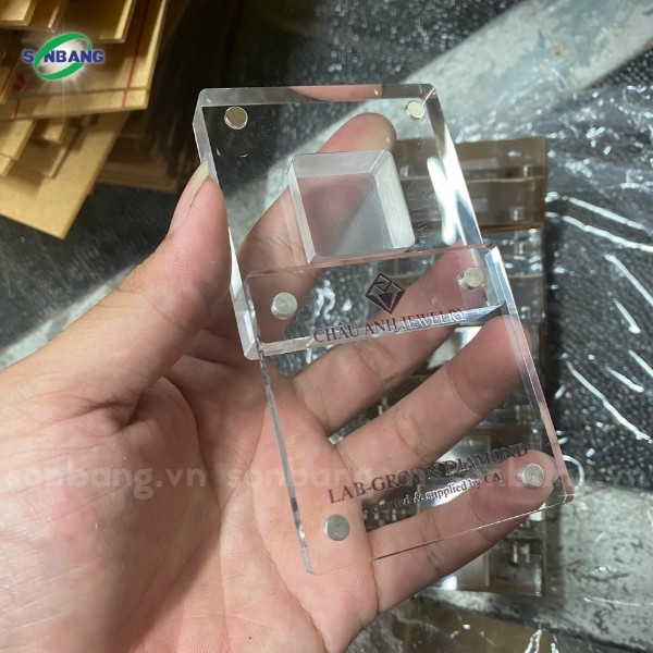 Hộp mica dày đựng kim cương được gia công tại Sơn Băng