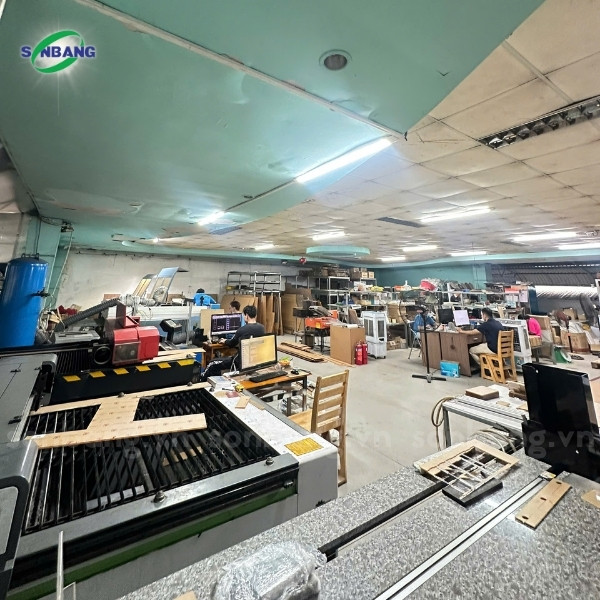 Xưởng gia công mica theo yêu cầu của Sơn Băng tại TPHCM