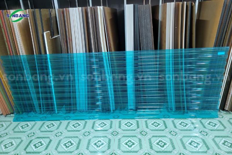 gia ton nhua lay sang polycarbonate 6 Tôn nhựa lấy sáng Polycarbonate chất lượng cao tại Sơn Băng