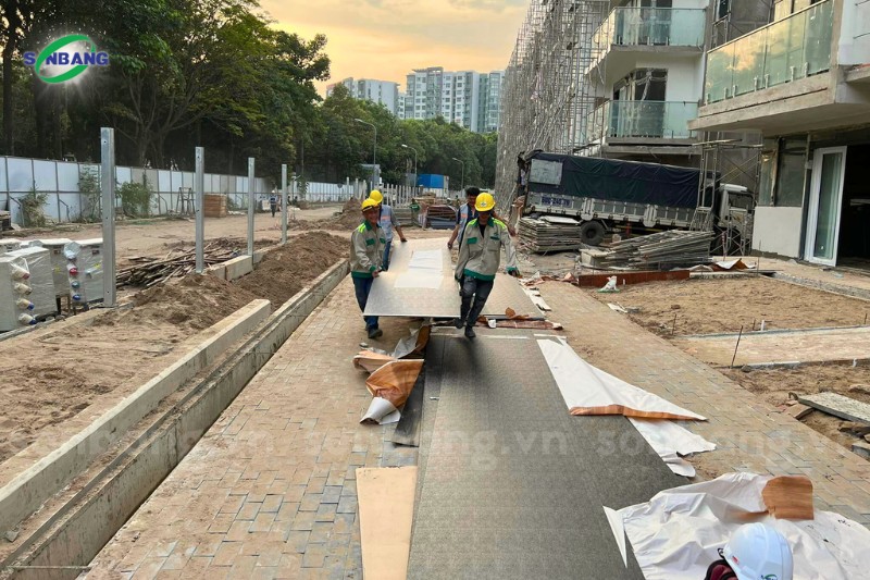 mai che polycarbonate dac 10mm solmart celadon city 11 Đội ngũ Sơn Băng tập kết tấm lợp lấy sáng SolMart cho quy mô 4500m2