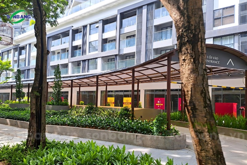 mai che polycarbonate dac 10mm solmart celadon city 4 Tấm Poly đặc SolMart dày 10mm cho hệ mái che ram dốc