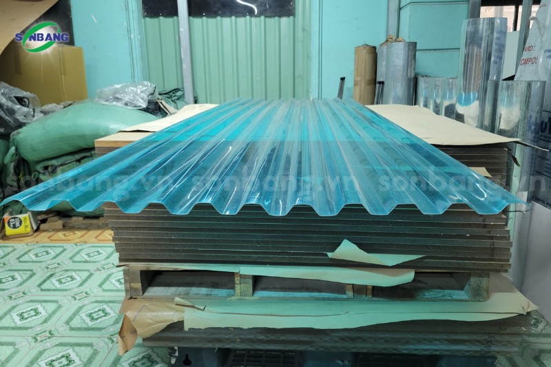 Mái tôn lấy sáng Polycarbonate sóng vuông màu xanh biển