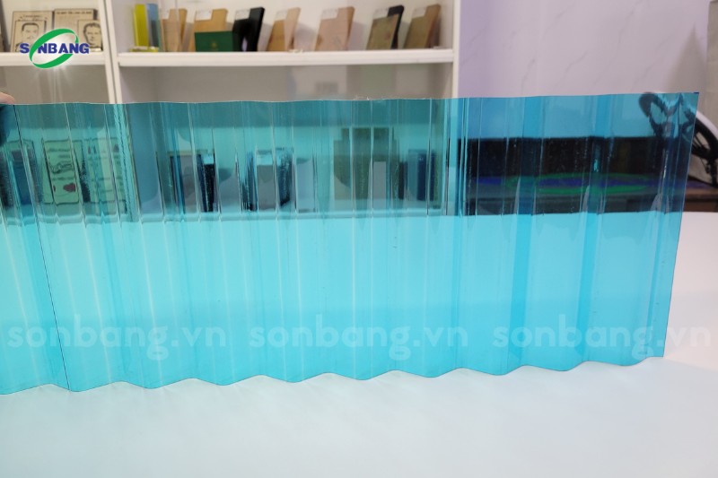 Tôn xuyên sáng Polycarbonate màu xanh biển