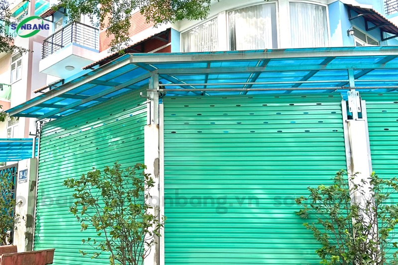 y tuong thiet ke mai che polycarbonate 4 Hệ khung sắt hộp cho mái che Polycarbonate