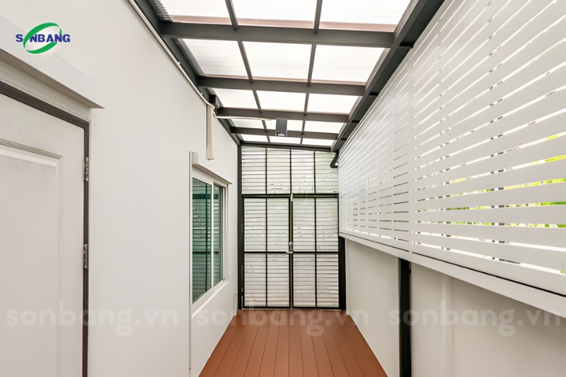 y tuong thiet ke mai che polycarbonate 9 Mái sảnh Polycarbonate lấy sáng cho không gian trong nhà