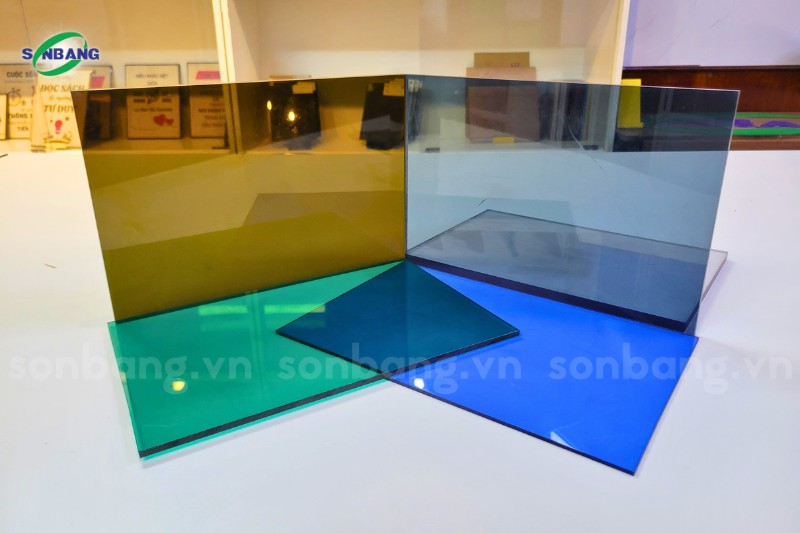 Tấm Poly đặc ruột lấy sáng cho công trình